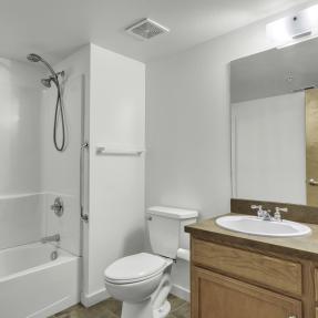 18-4730 Holiday Dr #101-bathroom