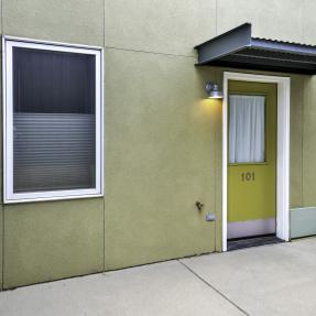 21-4730 Holiday Dr #101-additional home entrance near parking