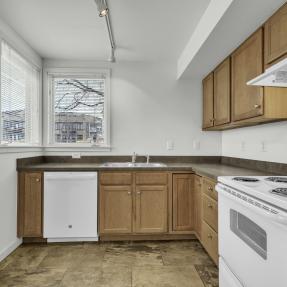 7-4730 Holiday Dr #101-kitchen