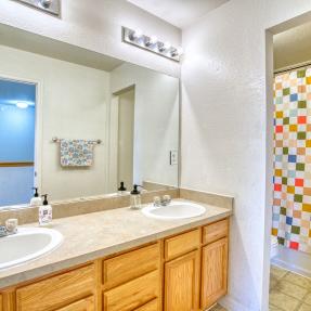 1045 Laramie Unit F Bathroom