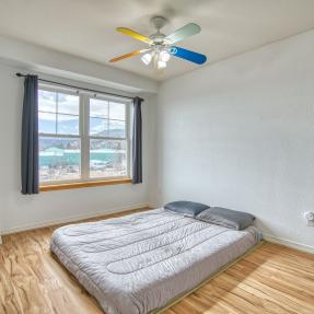 1045 Laramie unit F bedroom