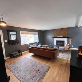 3685 Chase Ct Living room area