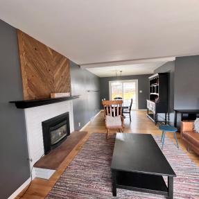 3685 Chase Ct Living room