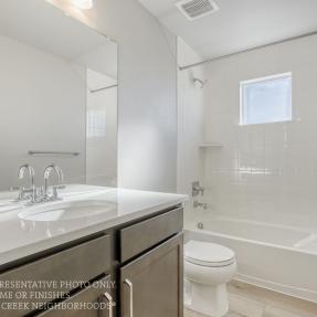 146 Peacock Pl_Ryden_Representative Image_040_second bathroom with bathtub
