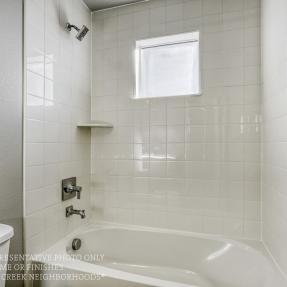 146 Peacock Pl_Ryden_Representative Image_041_second bathroom bathtub