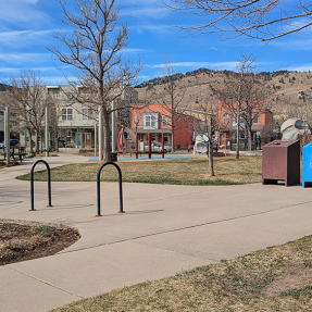 4710 Holiday 101-nearby park