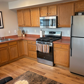 4710 Holiday 101-kitchen