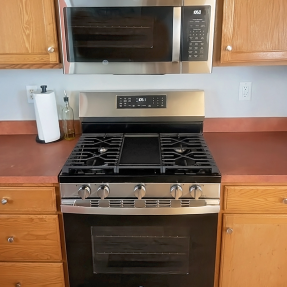 4710 Holiday 101-kitchen stove and microwave