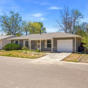 1585 Sagrimore Cir - Front