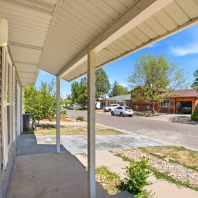 1585 Sagrimore Cir Overhang