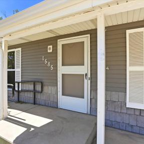 1585 Sagrimore Cir Front