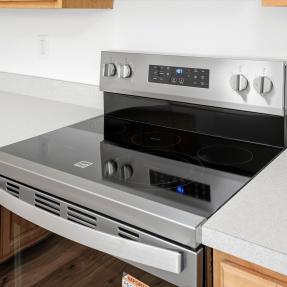 775 Bedivere Cir - Stove