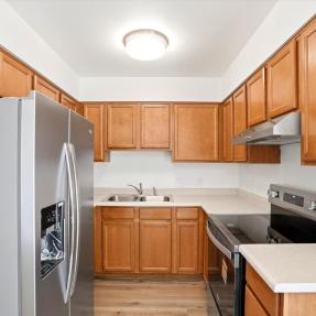 1585 Sagrimore Cir - kitchen space