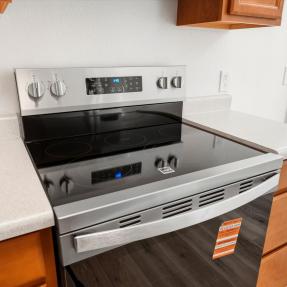 1585 Sagrimore Cir - kitchen stove
