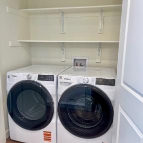 4511 West Ct-washer and dryer in unit