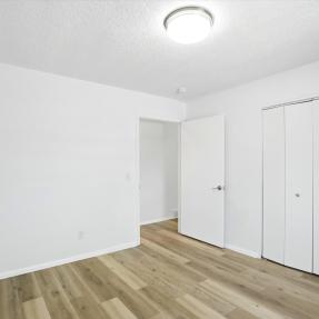 1585 Sagrimore Cir - Bedroom