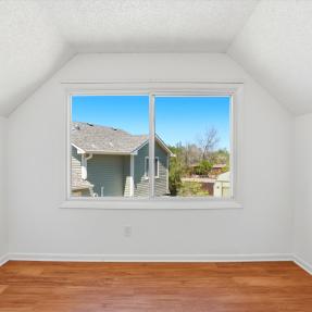 775 Bedivere Cir - Bedroom with large window