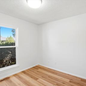 1585 Sagrimore Cir - Bedroom