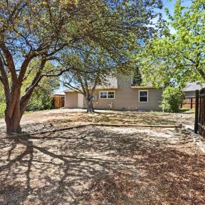 775 Bedivere Cir - Yard area
