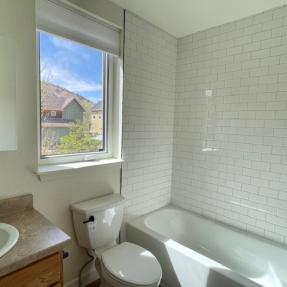951 Cherry Ave B - Bathroom