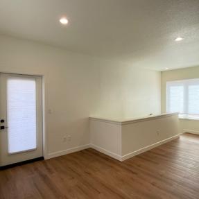 951 Cherry Ave B - Front door inside look