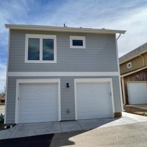 951 Cherry Ave B - Garages view