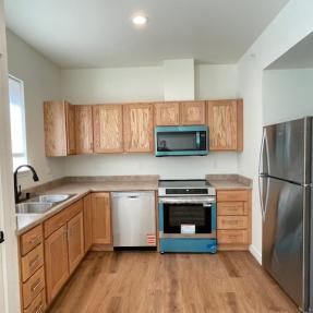 951 Cherry Ave B - Kitchen