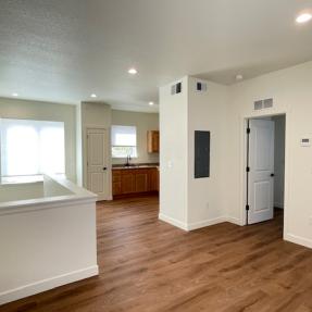 951 Cherry Ave B - Livingroom space