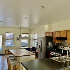1489 Zamia Avenue Kitchen counters
