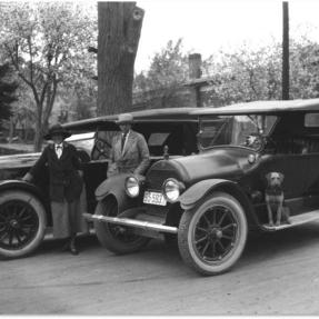 Mabel MacLeay and Florence Molloy with taxis.